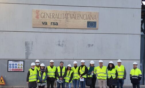 La Universidad de Alicante visita la planta de residuos y vertedero del consorcio CREA