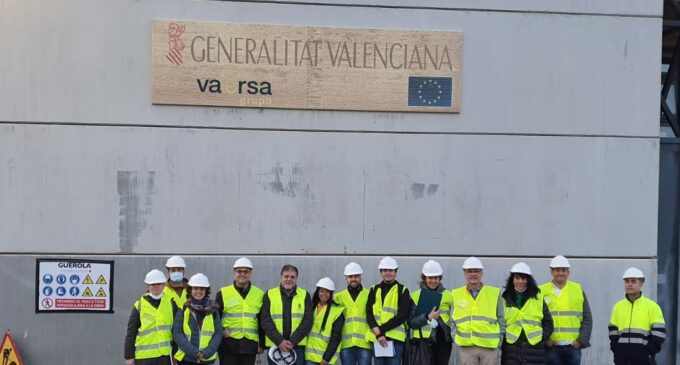 La Universidad de Alicante visita la planta de residuos y vertedero del consorcio CREA