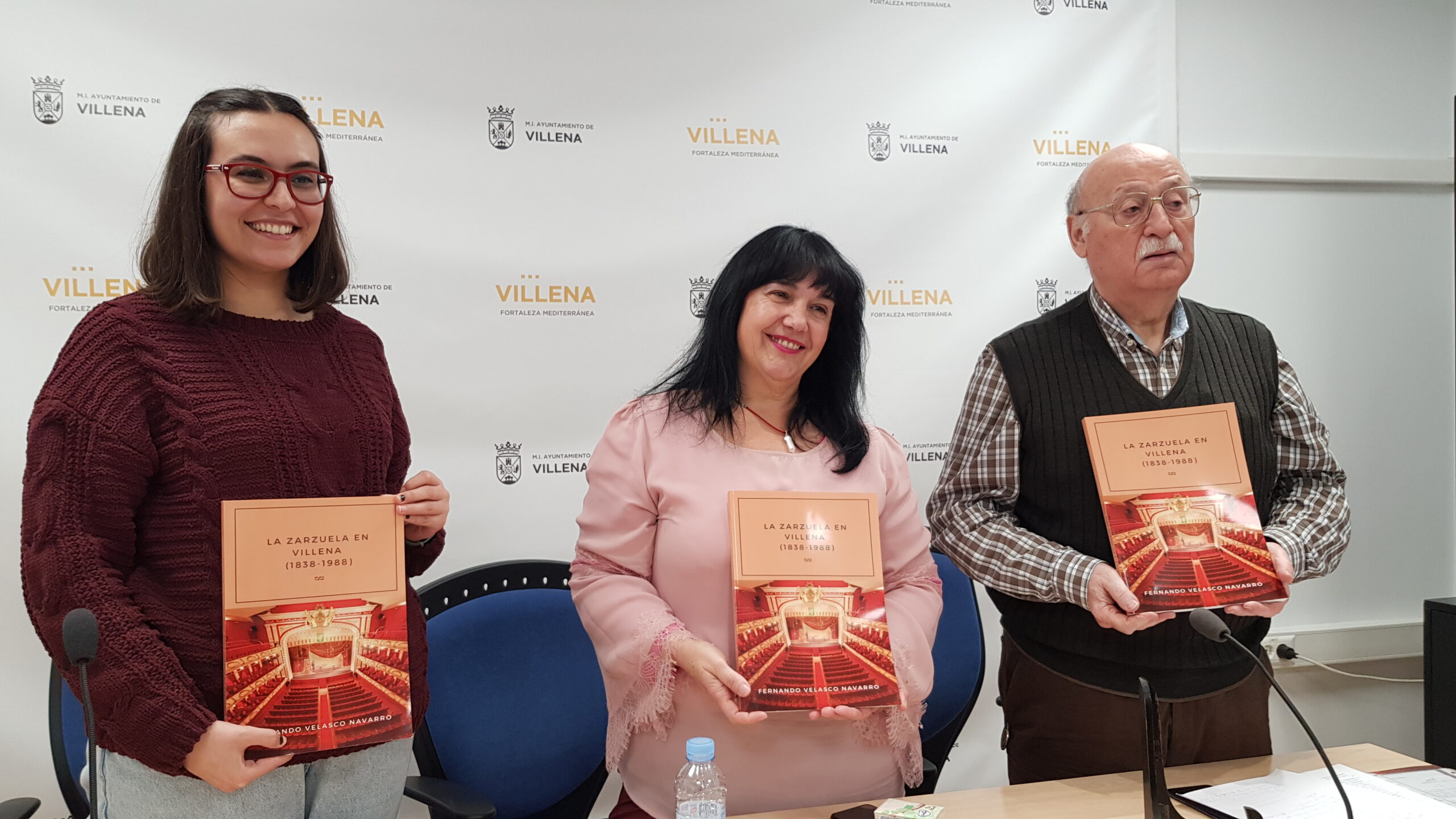 La Coral Ambrosio Cotes pone a la venta un libro de Fernando Velasco para sufragar parte de los gastos del 30 aniversario