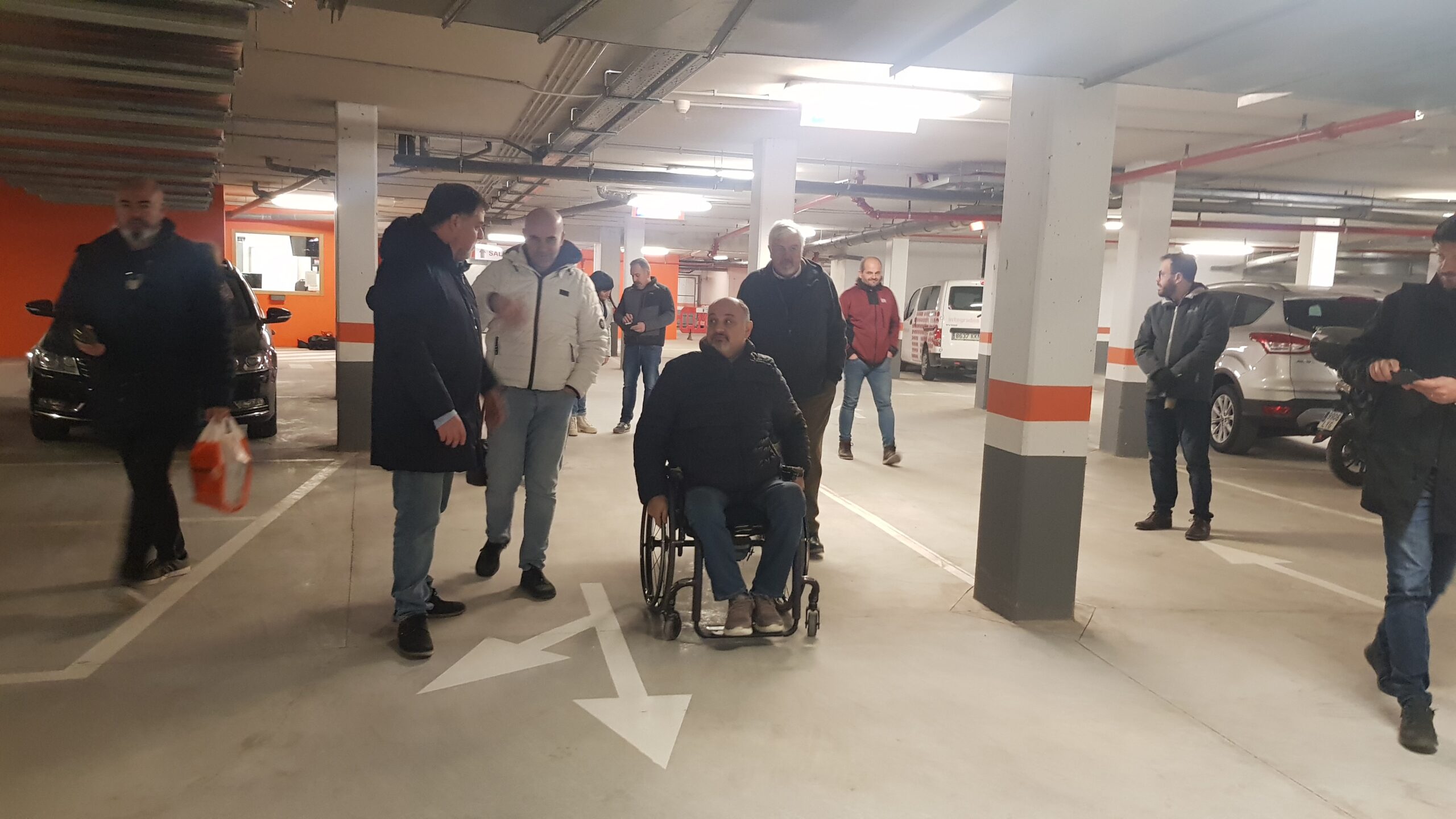 Tres trabajadores de Integrados se encargan de la gestión del aparcamiento de la Plaza de Toros de Villena