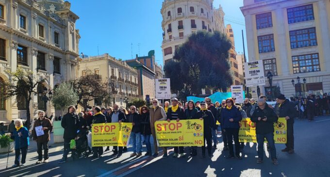 Más de 10.000 personas asistieron a la manifestación en Valencia en contra de la implantación desmesurada de las plantas fotovoltaicas