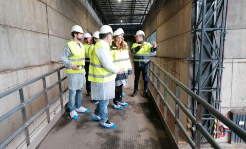 La consellera de Transición Ecológica visita la planta de residuos de Villena para coordinar las obras de modernización