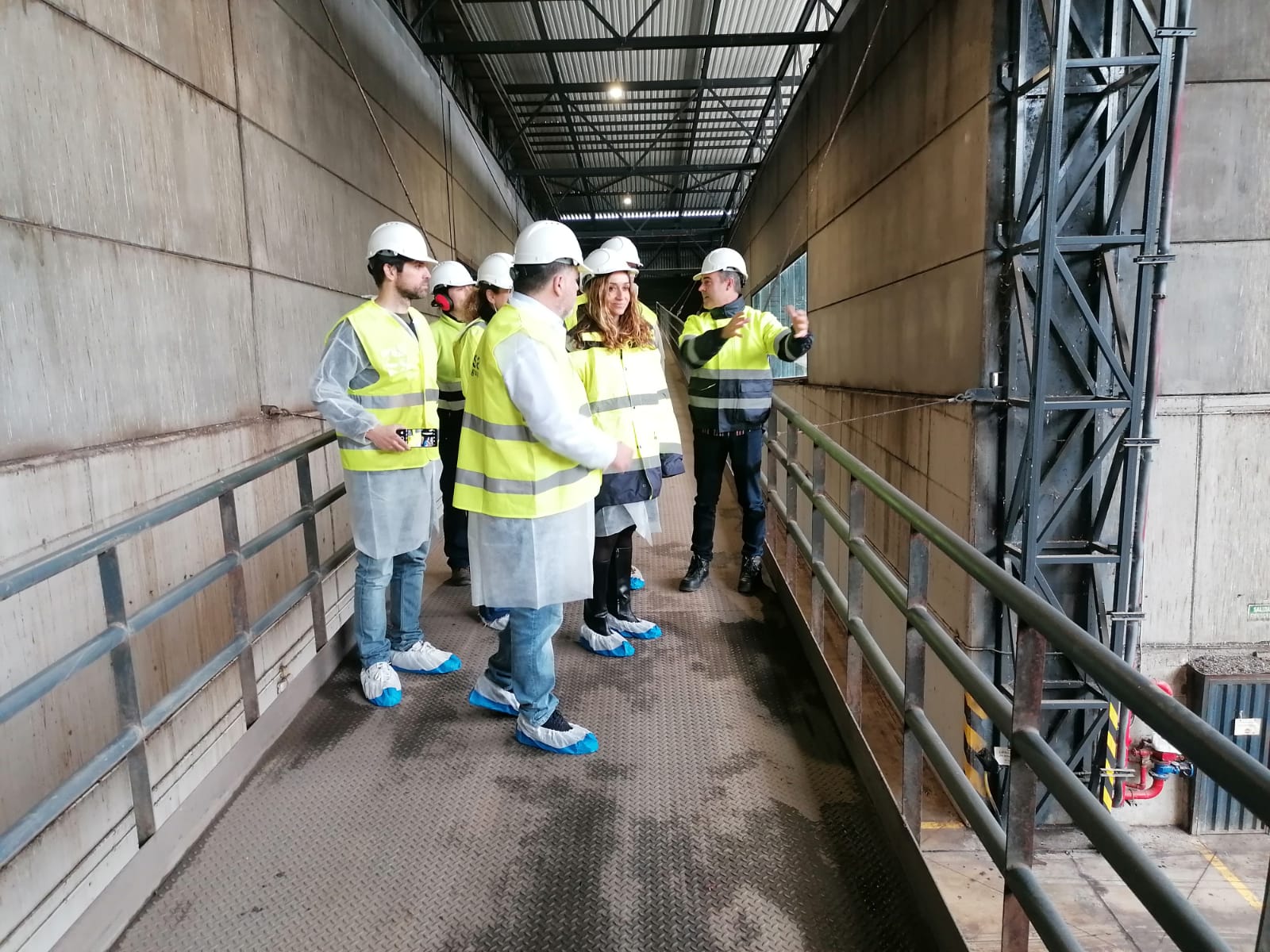 La consellera de Transición Ecológica visita la planta de residuos de Villena para coordinar las obras de modernización