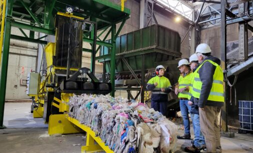 La planta de residuos de Villena incorpora una nueva prensa para plástico film que generará madera plástica 100% sostenible