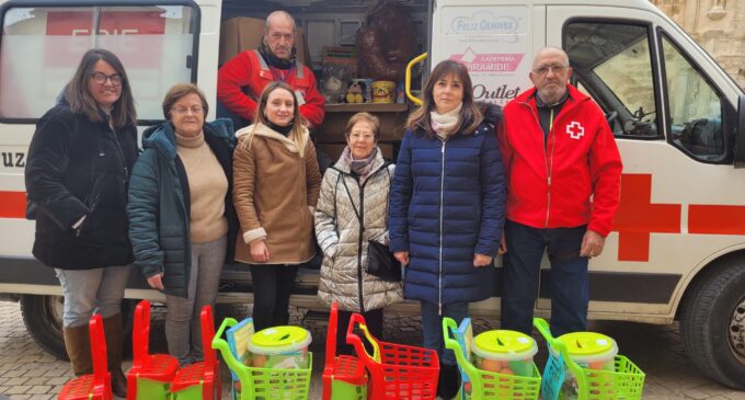 El Ayuntamiento de Biar hace una entrega de juguetes al Hogar Provincial y a Cruz Roja