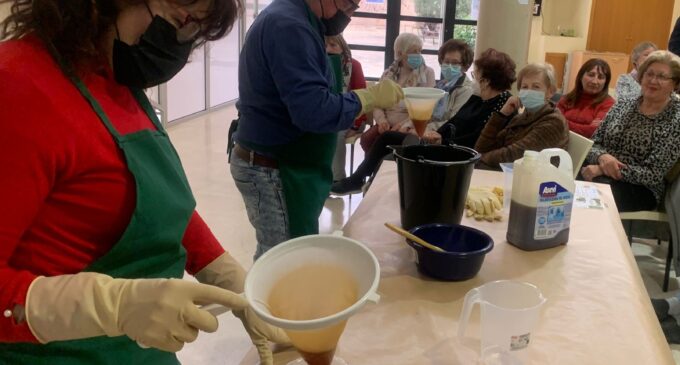 El consorcio de residuos CREA realiza talleres de elaboración de jabón a partir de aceite de cocina usado