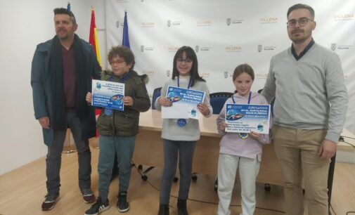 Los estudiantes de Villena Jacobo Mira, Fabiola del Rey y Sofía Flor ganan el concurso convocado por Aqualia