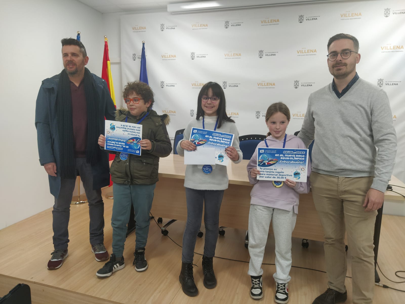 Los estudiantes de Villena Jacobo Mira, Fabiola del Rey y Sofía Flor ganan el concurso convocado por Aqualia