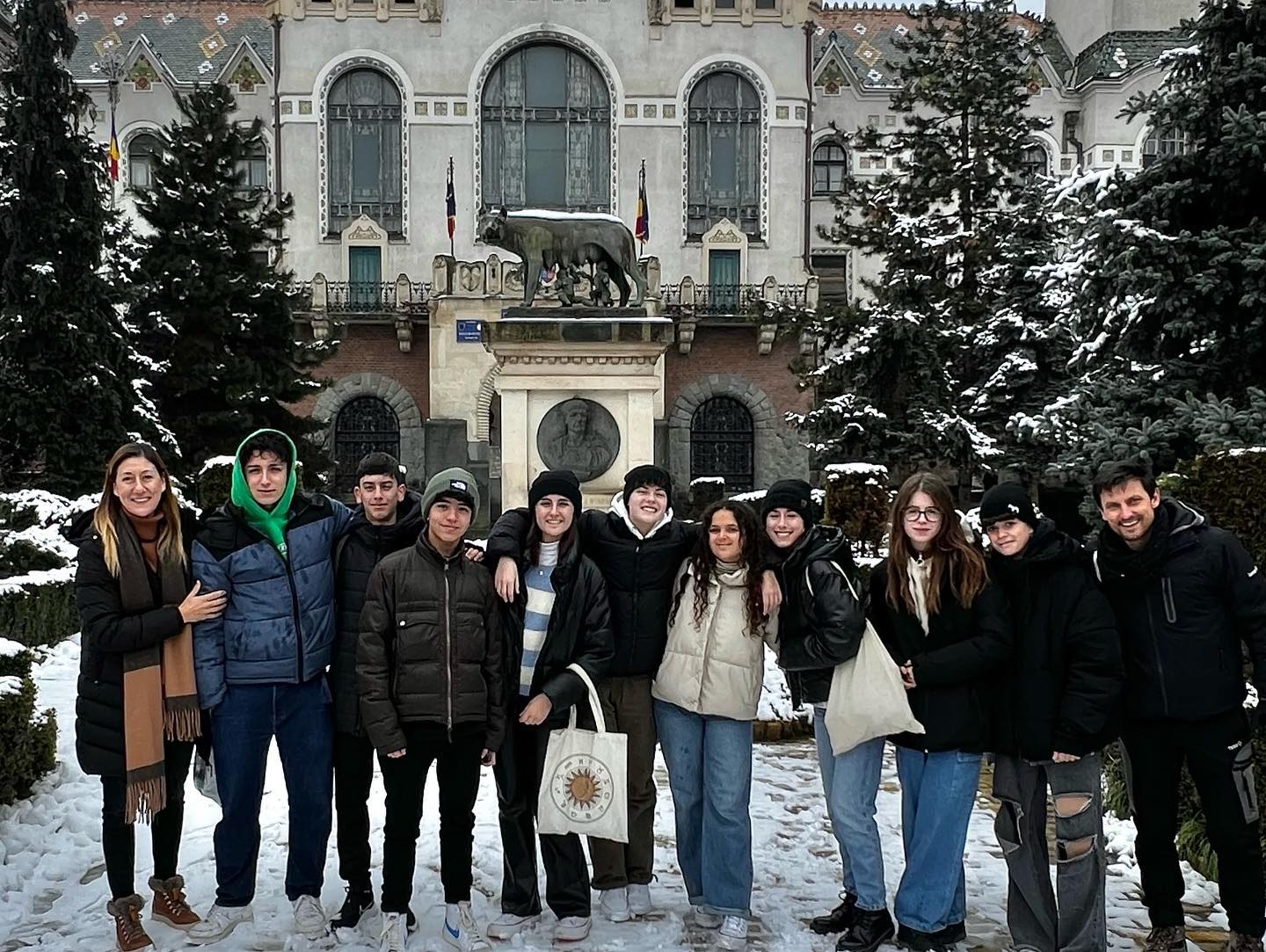 Alumnos del IES Las Fuentes de Villena visitan Rumanía dentro del proyecto Erasmus + “Derribando Muros”