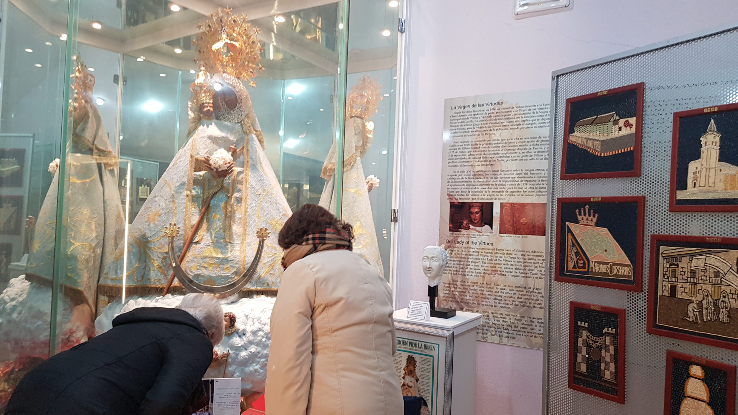 Una exposición en la Casa del Festero muestra la elaboración de la ofrenda de los Marinos Corsarios a Ntra. Sra. Virgen de las Virtudes