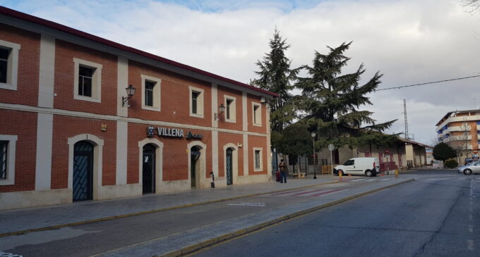 El Ayuntamiento de Villena acuerda reclamar al Ministerio la mejora de las líneas de Cercanías