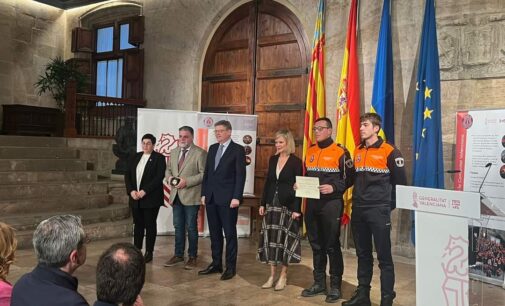 Protección Civil de Villena recibe el Galardón de Honor en reconocimiento por su 40 aniversario