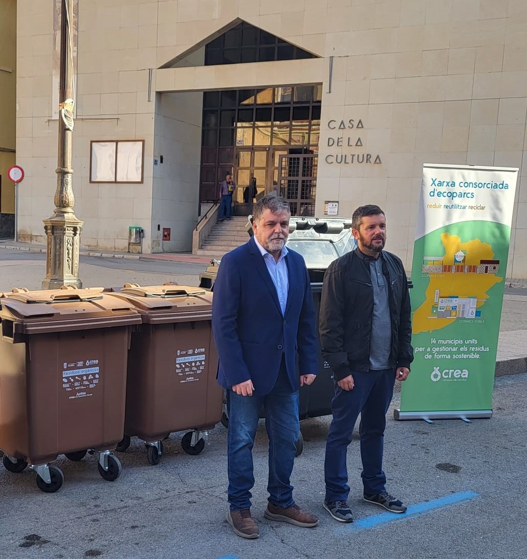 El consorcio CREA entregará a Villena 100 nuevos contenedores de recogida de residuos