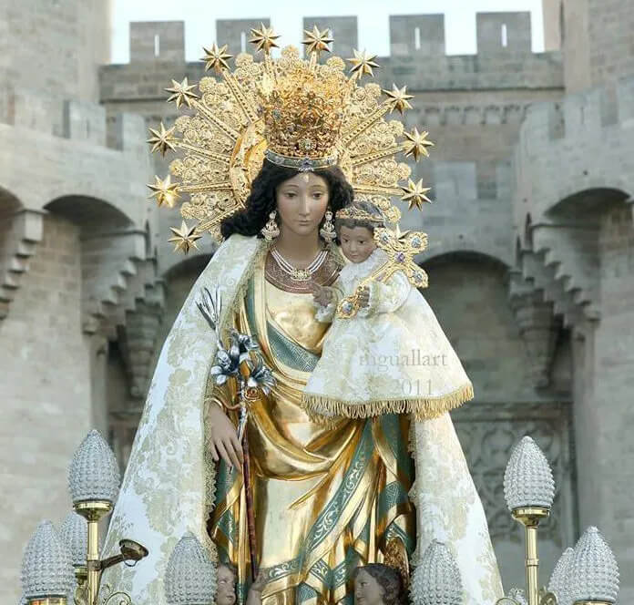 La  peregrina de la Virgen de los Desamparados, en Villena