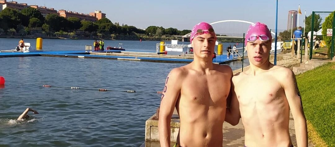 Los nadadores del Club Natación Villena, Sergio Martínez y Pablo Candela participan en el Campeonato de España de Aguas Abiertas