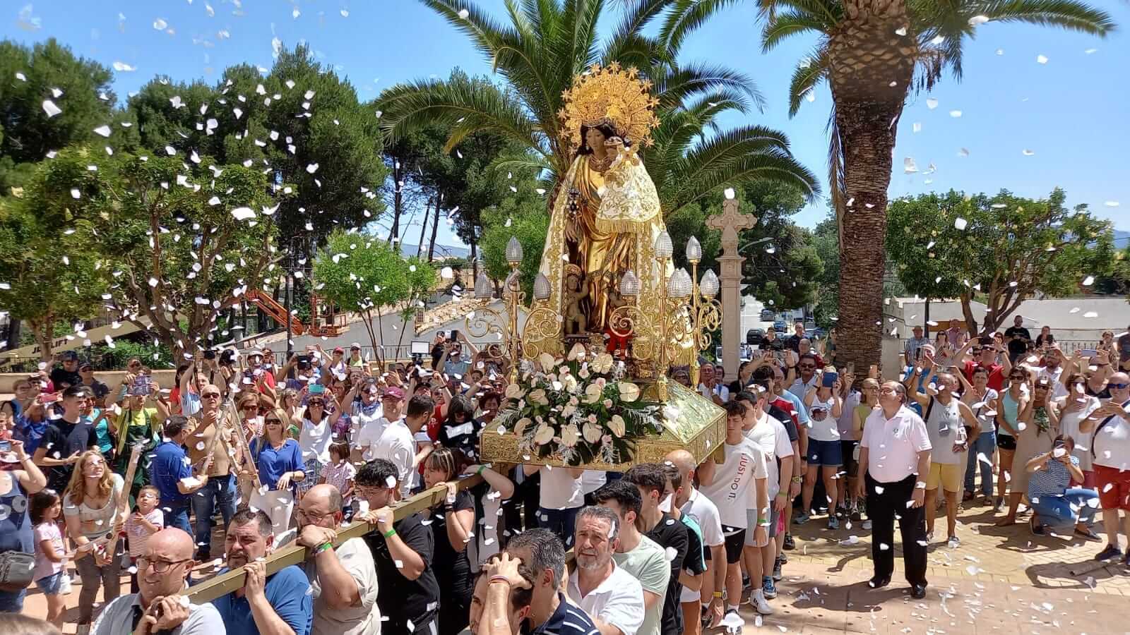 El Obispo cierra la visita de la Virgen de los Desamparados a Villena