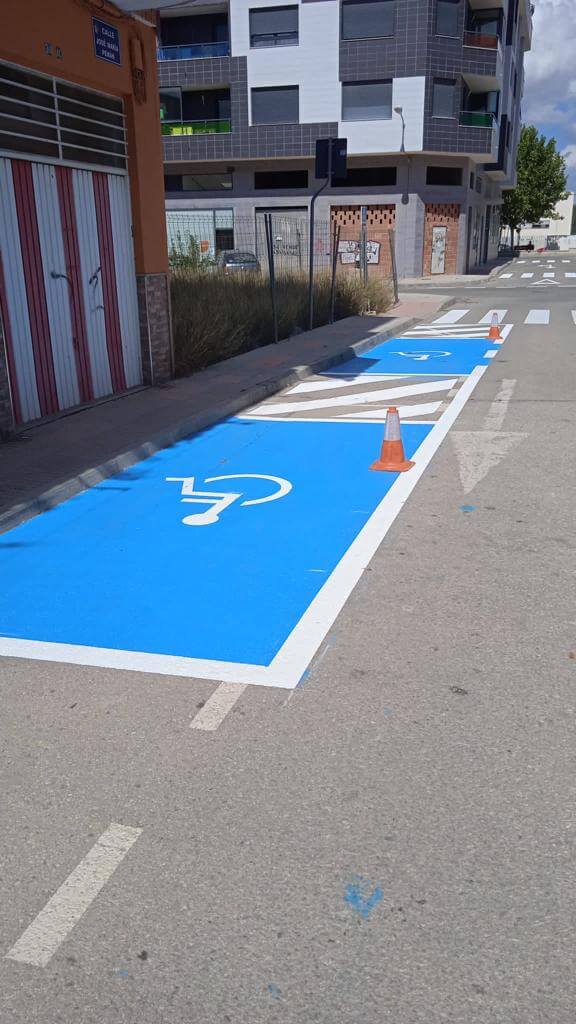 Villena incrementa un 30% el aparcamiento para usuarios con movilidad reducida en La Morenica y Mercado