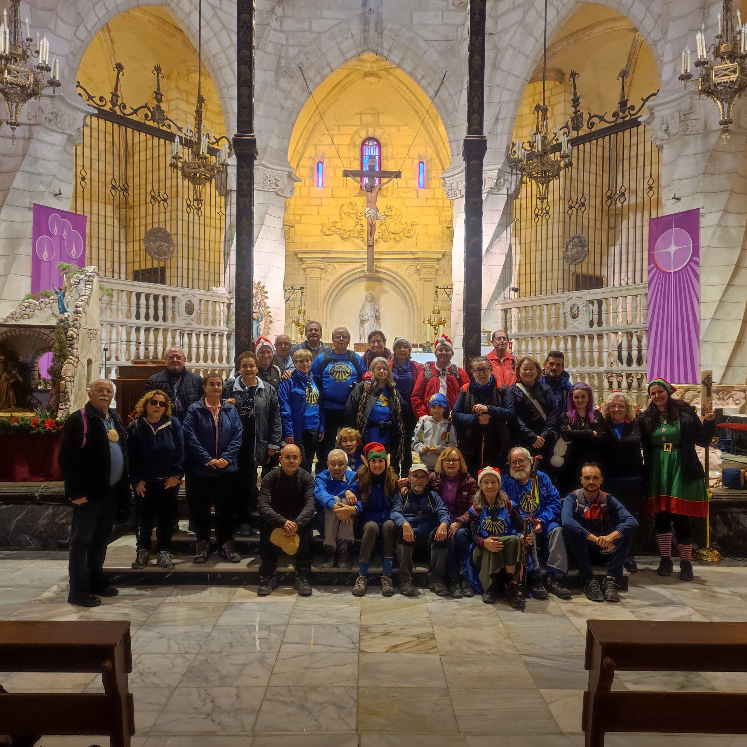 La Asociación Camino de Santiago de Villena acoge a su compañeros de Alicante y participa en la feria de asociaciones