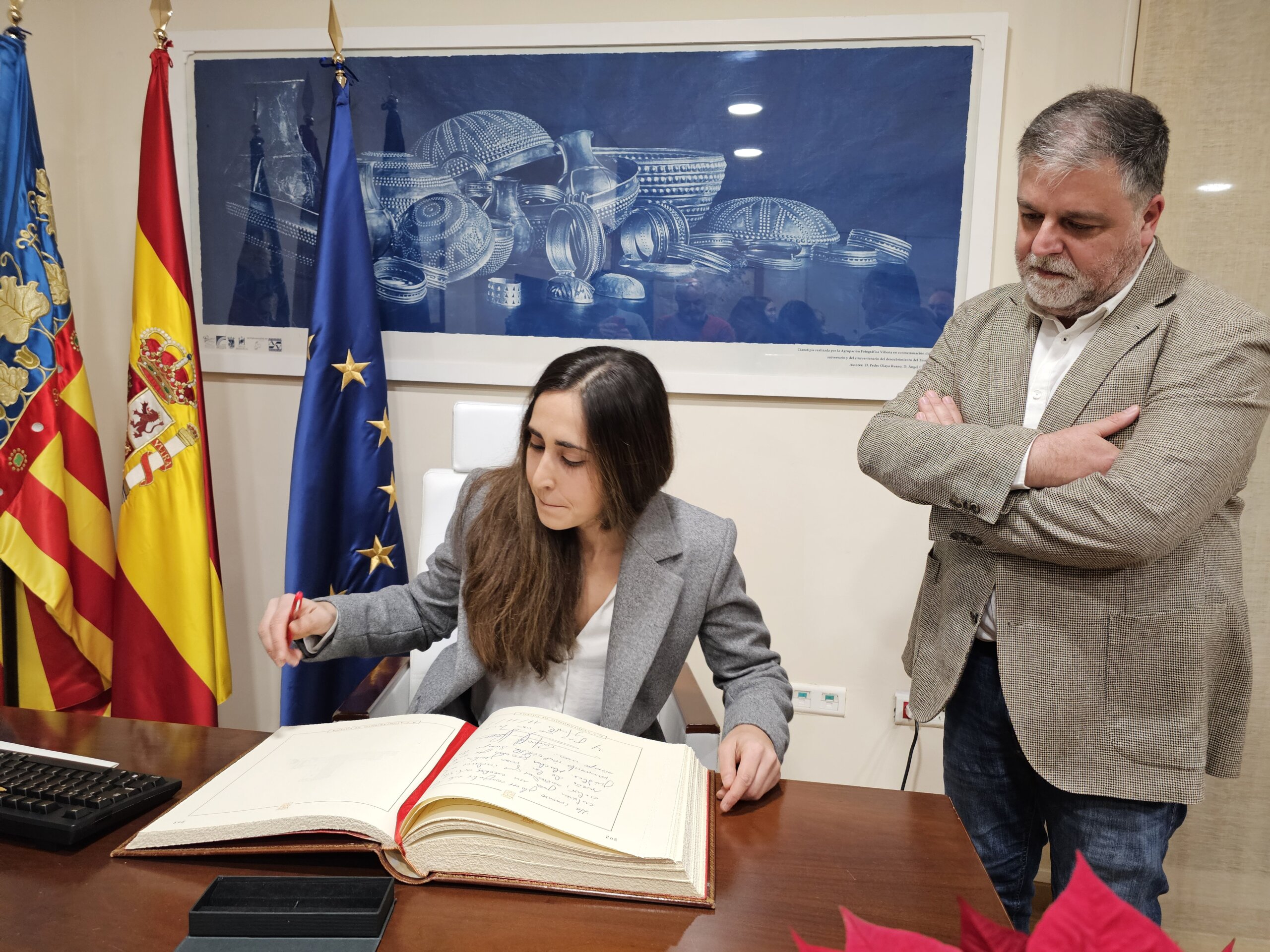 El alcalde de Villena recibe a la semifinalista del World Pádel Tour, Jessica Castelló
