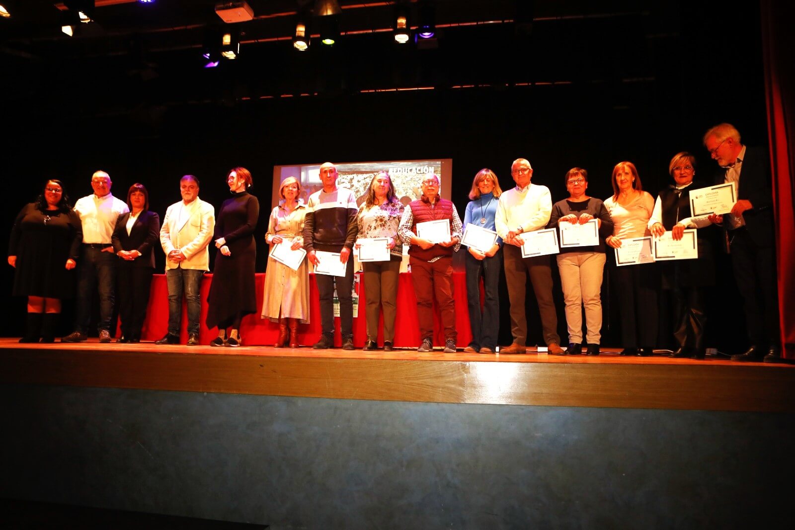 Villena homenajea a los 15 profesionales de la educación jubilados en 2023