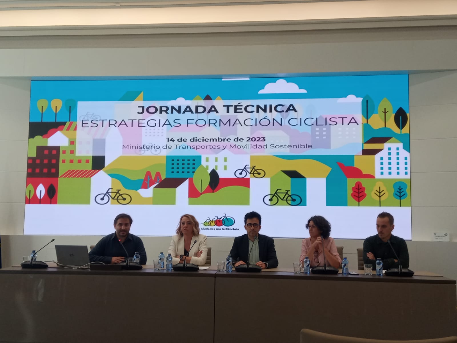 Villena busca ideas de otras ciudades en la ‘Jornada Técnica Estrategias de Formación Ciclista’  