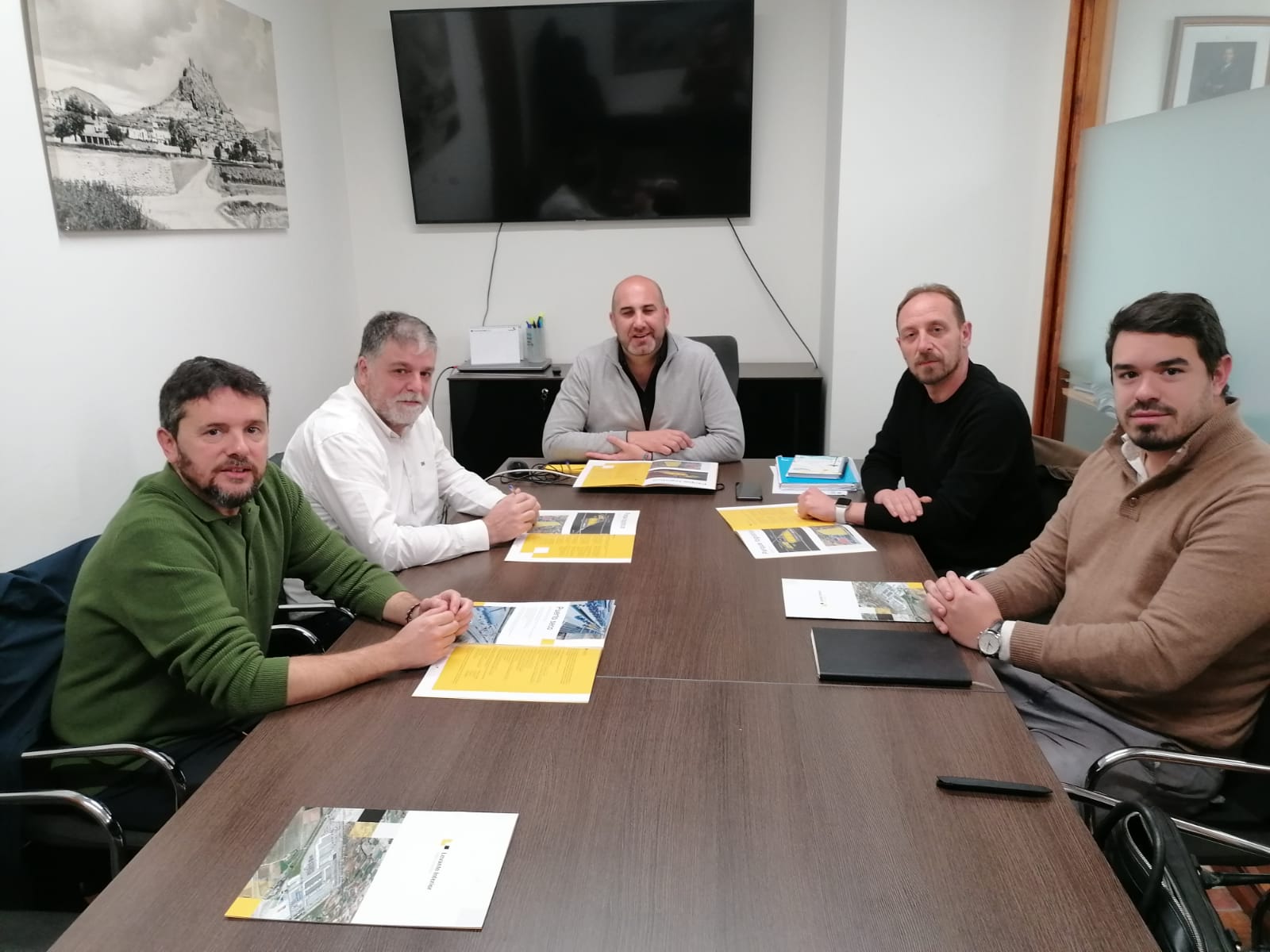 Villena logra el apoyo de los nuevos equipos de Gobierno de Castalla y Onil para su proyecto Puerto Seco Levante Interior
