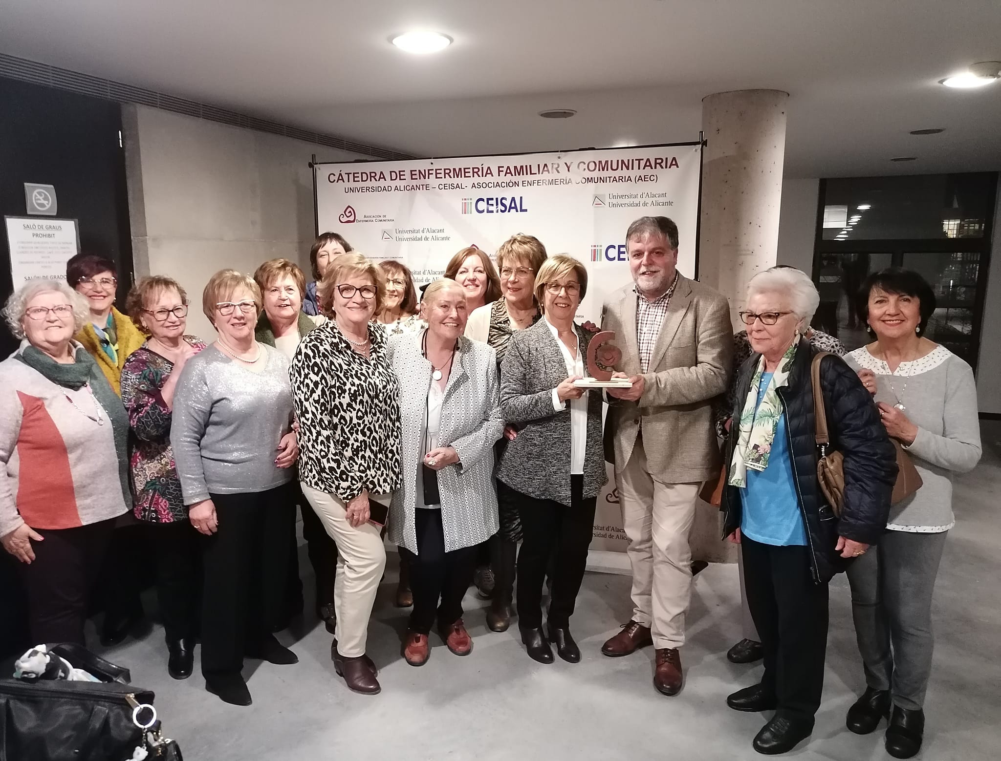 La  Universidad de Alicante premia la labor de la Asociación Mujeres y Salud de Villena