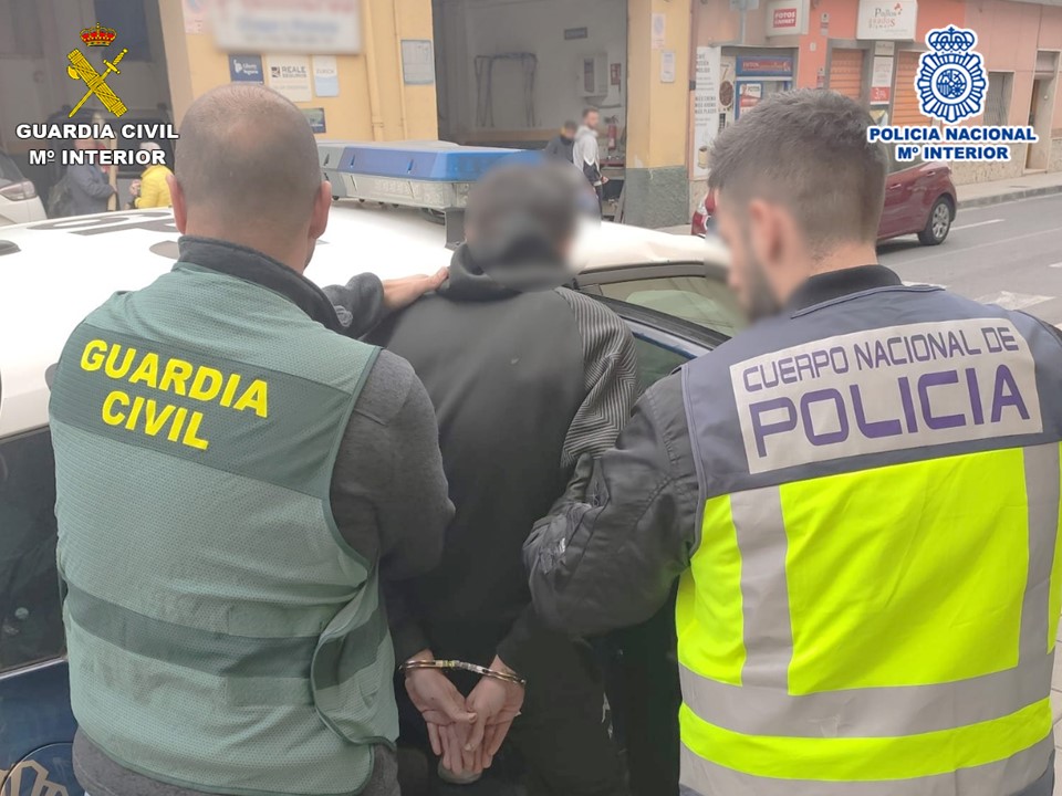 Desarticulado un grupo criminal especializado en robos mediante el uso de armas blancas en la provincia de Alicante
