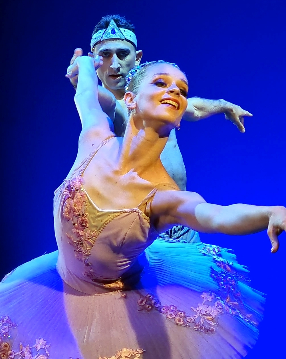 El Teatro Chapí de Villena acoge  una gala de solistas de ballet clásico