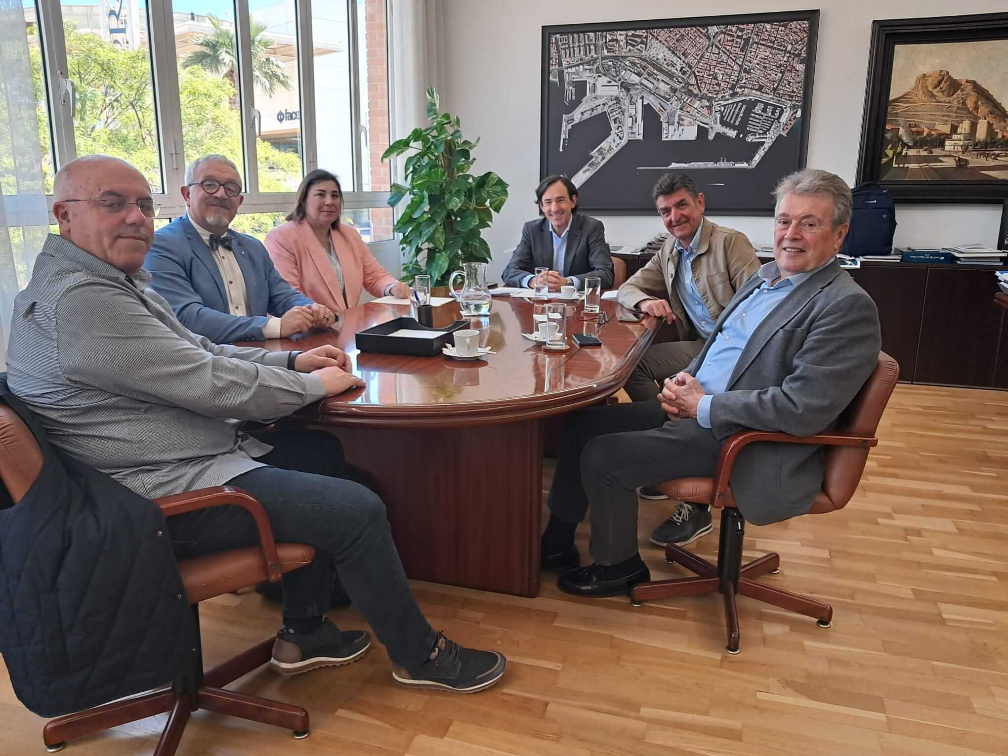 La Plataforma Empresarial Nodo Levante Interior se reúne con el presidente de la Autoridad Portuaria de Alicante
