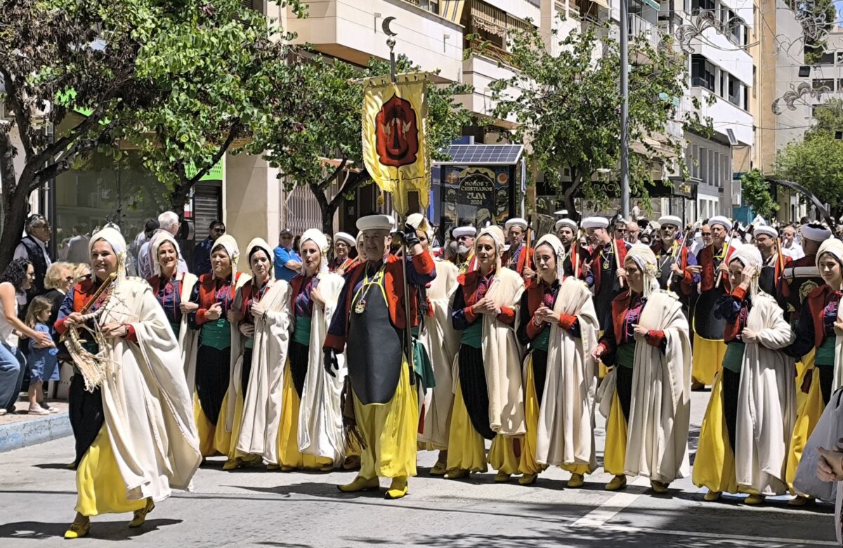Los Moros Nuevos de Villena desfilan en Elda por el 75 aniversario de los Musulmanes