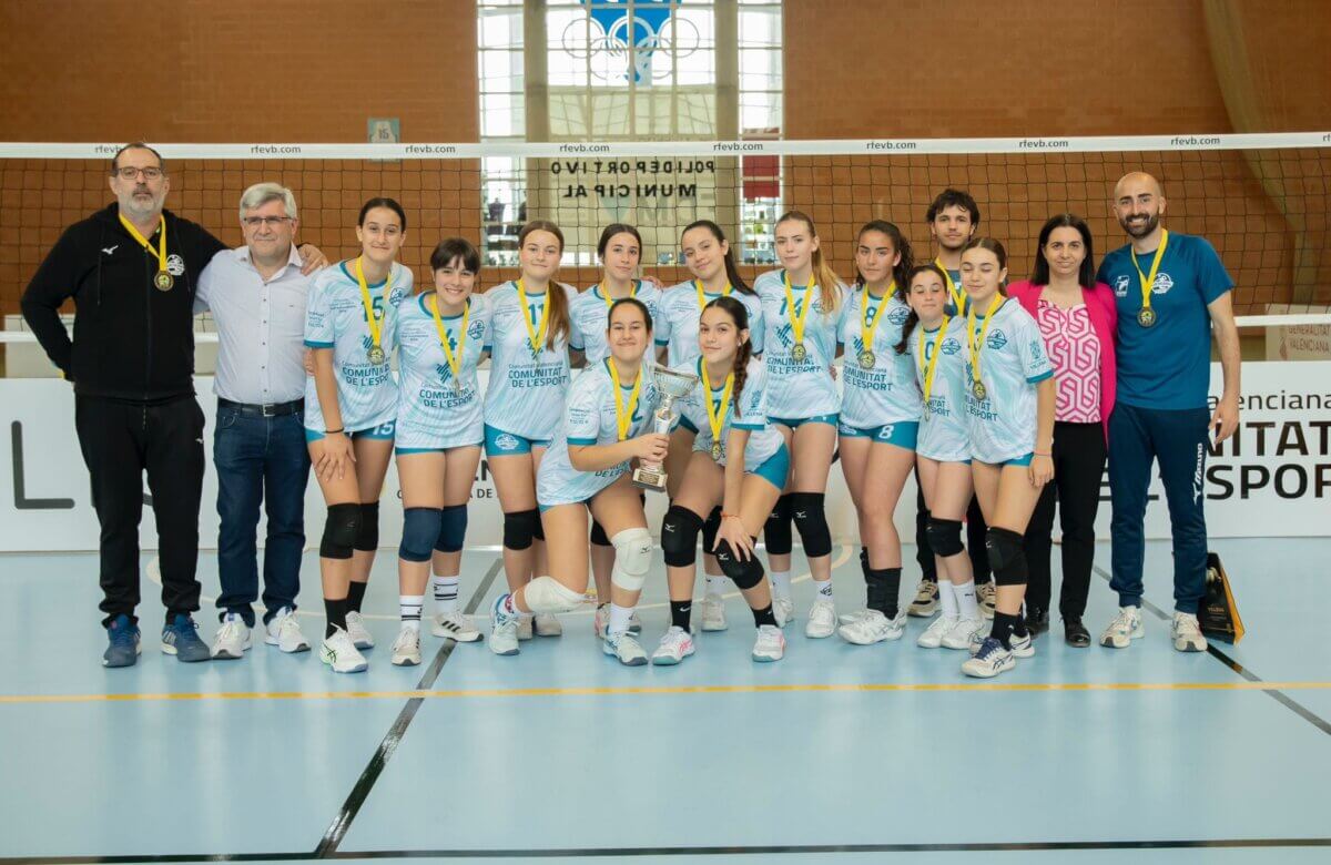 Las chicas del Infantil Femenino del Club Voleibol Villena, campeonas Autonómicas